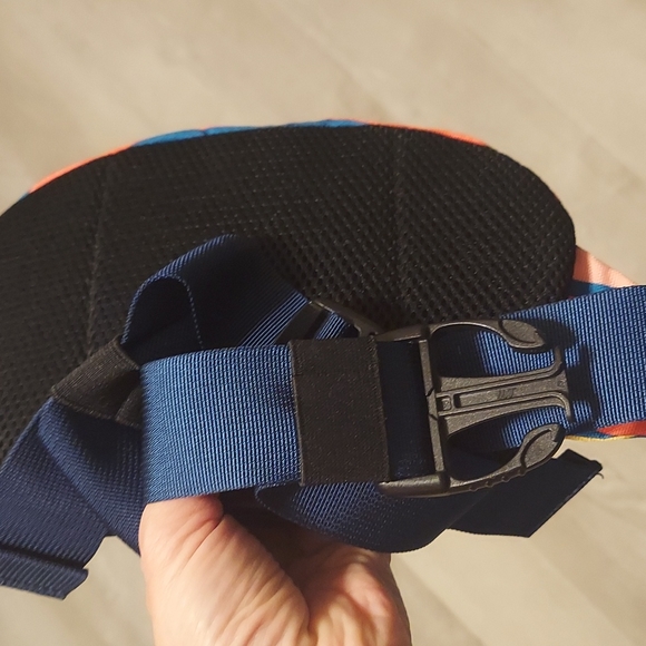 Rainbow pattern active compact great fanny pack - Picture 3 of 6